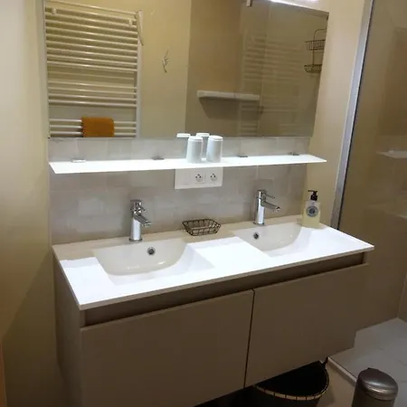 Bootsman Gelijkvloers Met Tuin En Autostaanplaats *